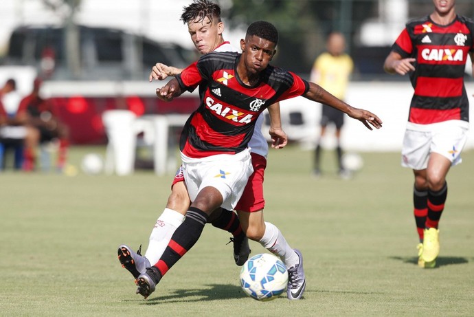 Em casa, Flamengo vence Náutico por  3 a 0, e avança na Copa do BR sub-17