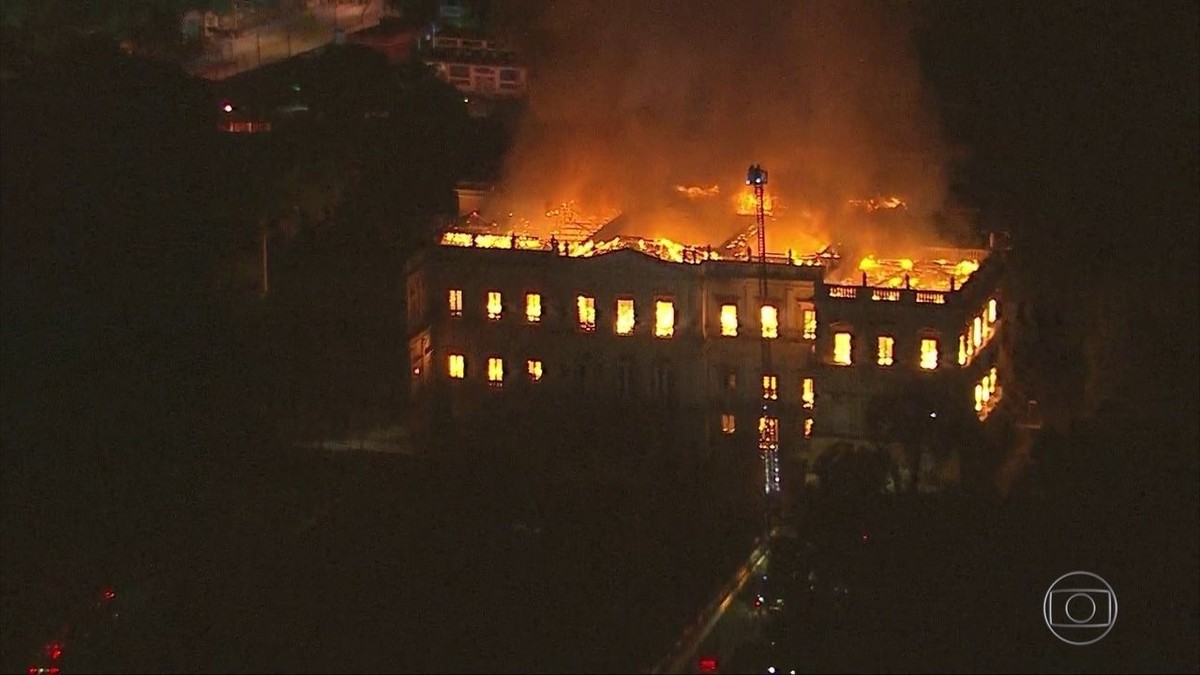 Incêndio de grandes proporções destrói o Museu Nacional, na Quinta da Boa Vista