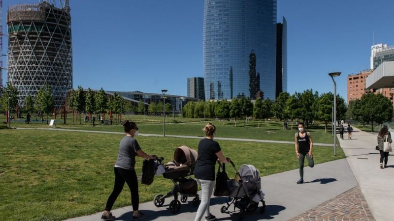 O fato de não ter havido uma onda de demissões na Europa também tem a ver com benefícios trabalhistas, como férias remuneradas e licença-maternidade (Foto: Getty Images via BBC News)
