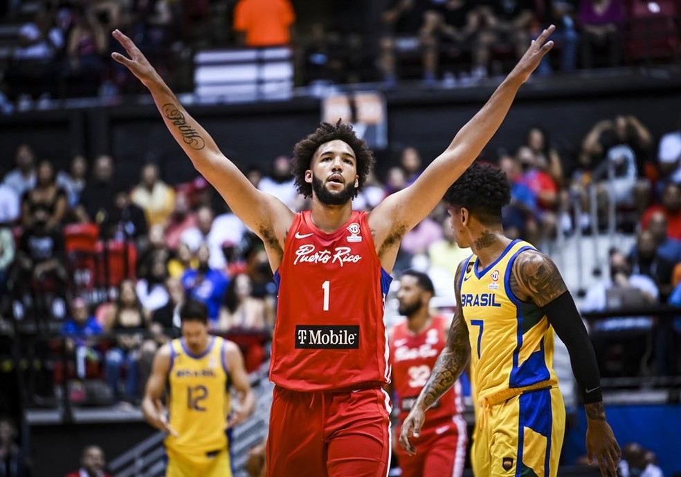 Brasil sofreu a virada no fim da partida — Foto: Divulgação/FIBA