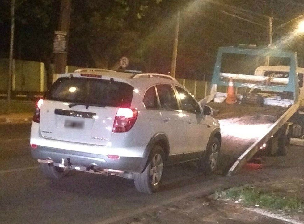 Caminhonete apreendida tem várias infrações por excesso de velocidade acima de 50% do limite permitido para a via (Foto: Foztrans/Divulgação)