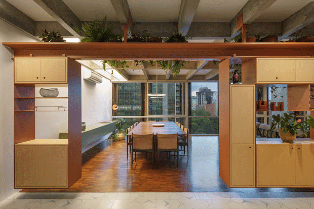  320 m² com ideias ousadas em edifício assinado em São Paulo  (Foto: Nelson Kon)