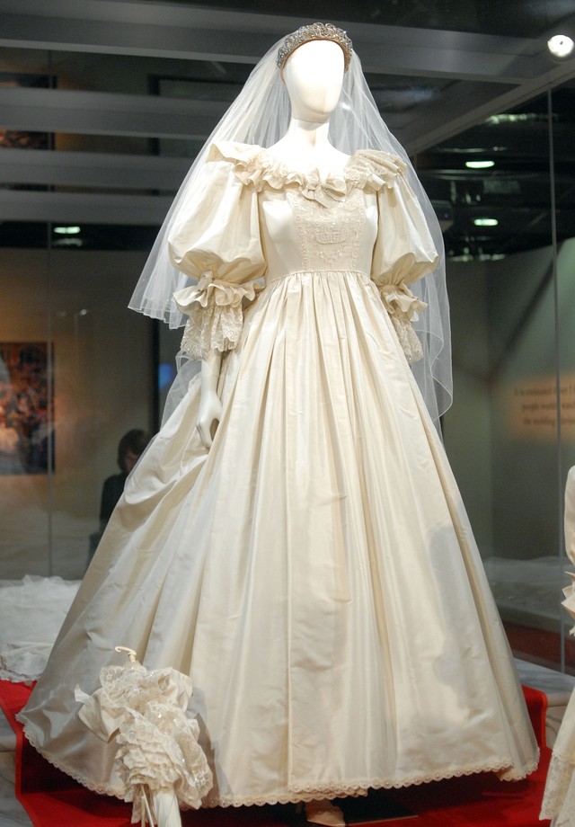 5 Momentos De Ousadia Fashion Da Princesa Diana Vogue Moda
