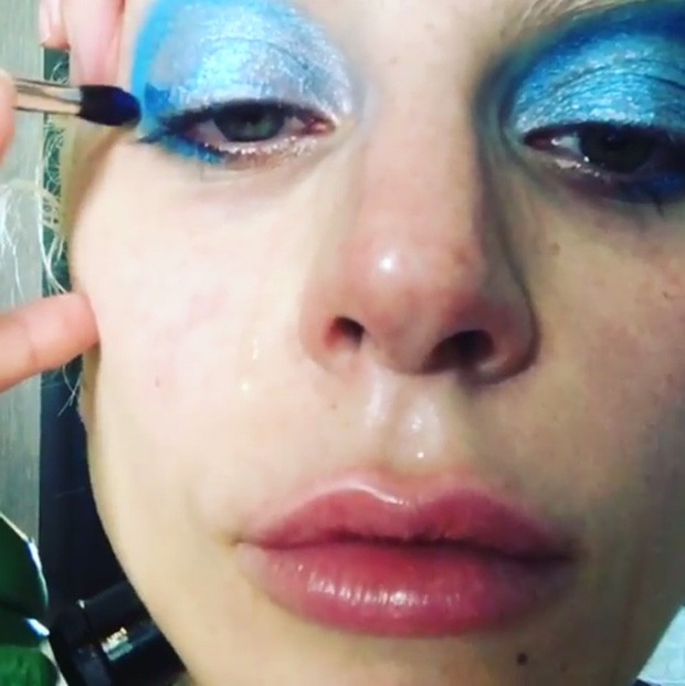 Lady Gaga faz maquiagem em homenagem a David Bowie (Foto: Reprodução/Instagram)