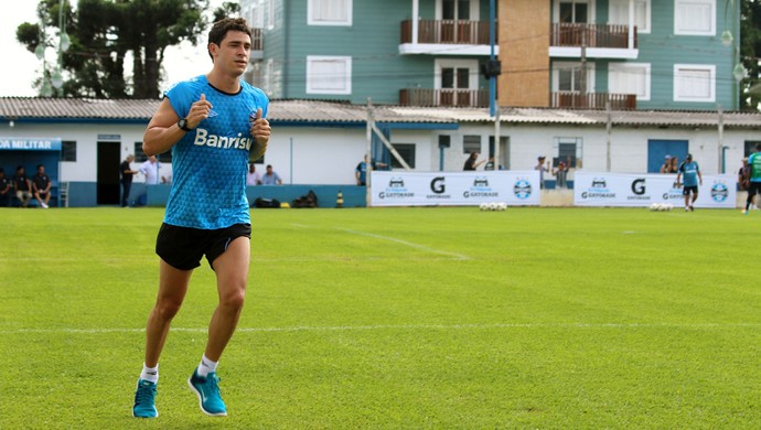 Giuliano corre no campo e intensifica recuperação durante pré-temporada