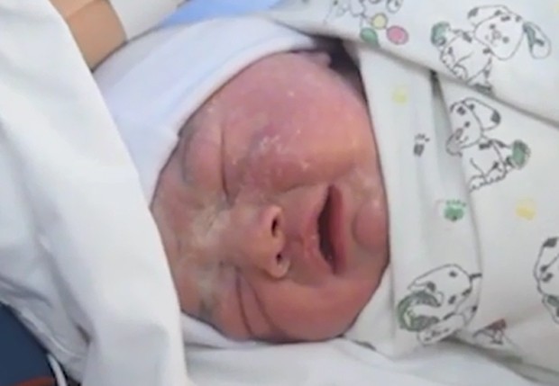 Nascimento de Clara Maria, filha d Tatá Werneck e Rafael Vitti (Foto: Reprodução/Instagram)