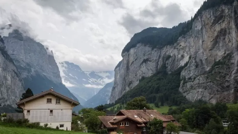 A região suíça de Lauterbrunnen, que atrai fãs de esportes radicais. — Foto: GETTY IMAGES