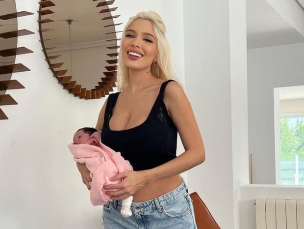 Karoline Lima é mãe de Cecília, com o ex-namorado Éder Militão (Foto: Reprodução/Instagram)