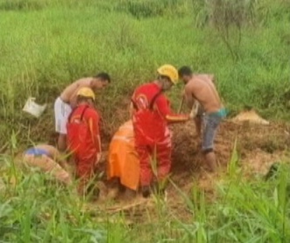 Corpo é encontrado em cova rasa em Parauapebas. — Foto: Reprodução / TV Liberal