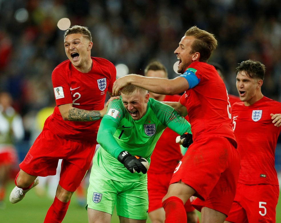 Sempre que pode Marcos acompanham os jogos da Inglaterra como a vitória do time na partida contra a Colômbia (Foto: Reuters/John Sibley)