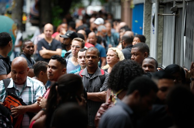 PIB prisioneiro do ponto morto