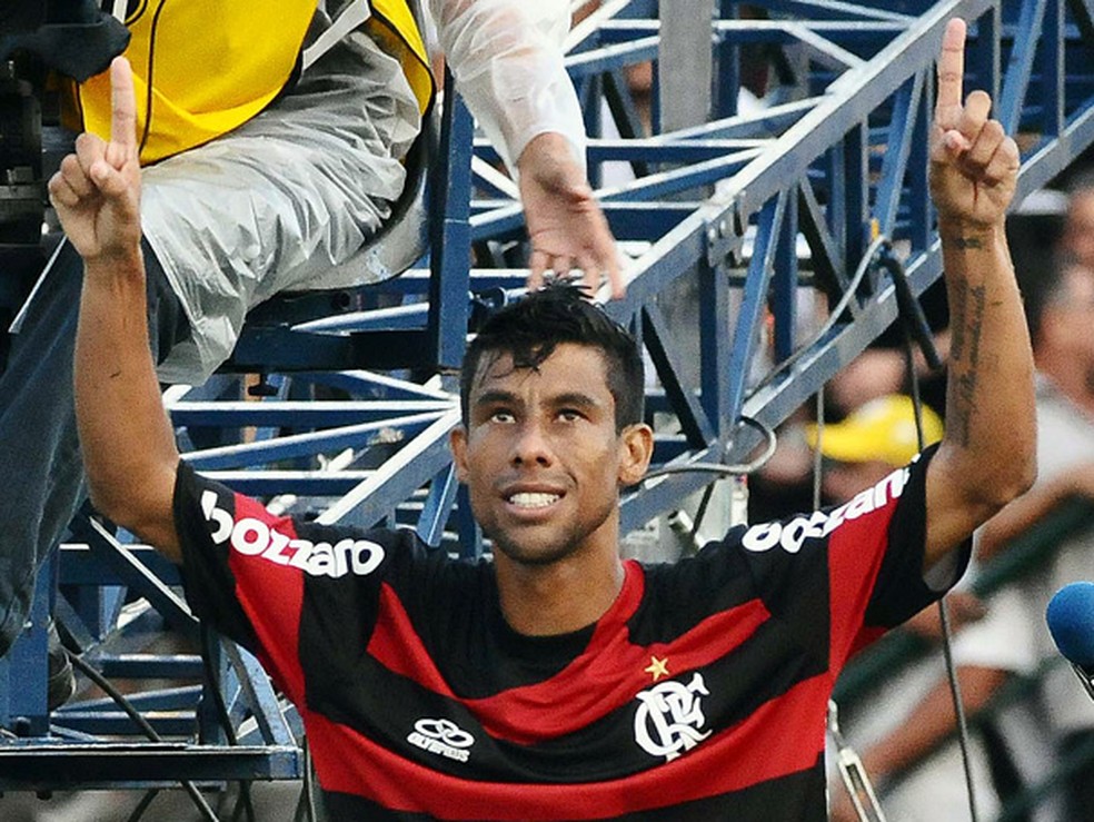 L&eacute;o Moura comemora o gol pol&ecirc;mico em cima do Corinthians &mdash; Foto: GloboEsporte.com