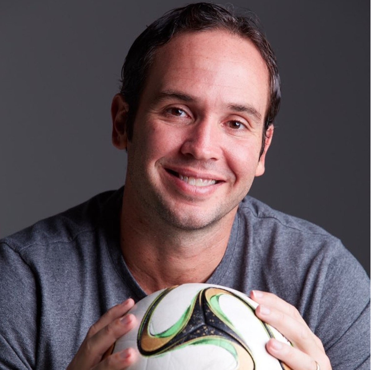 O que é o linfoma de Hodgkin? Entenda o câncer do comentarista Caio Ribeiro