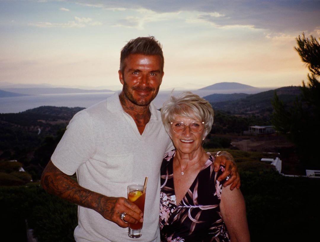 David Beckham e mãe (Foto: Reprodução / Instagram)