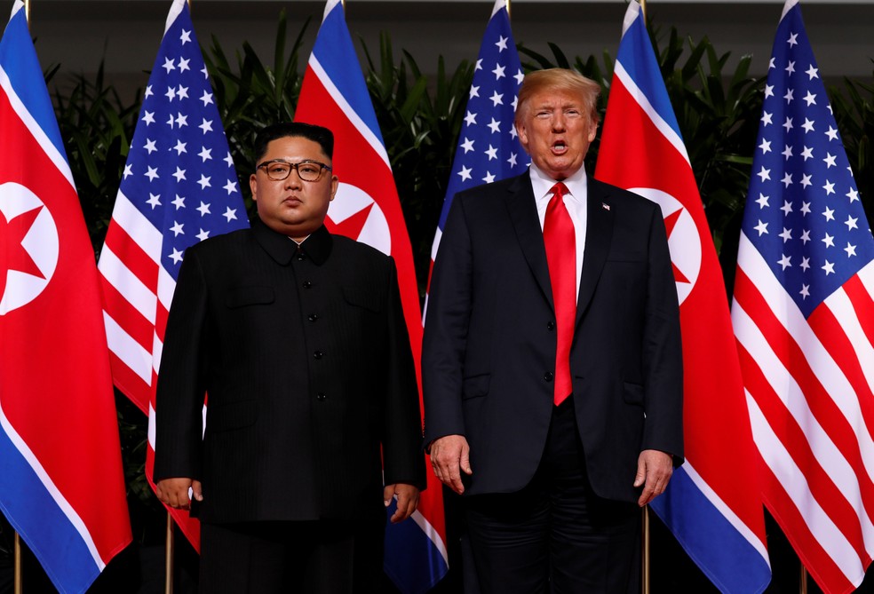 Kim Jong-un e Donald Trump posam lado a lado antes de reuniÃ£o em Singapura (Foto: Reuters/Jonathan Ernst)