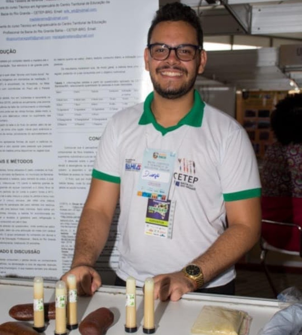 Diogo Regis criou bebida à base de jatobá que ajuda no tratamento de diabetes e anemia — Foto: Arquivo Pessoal