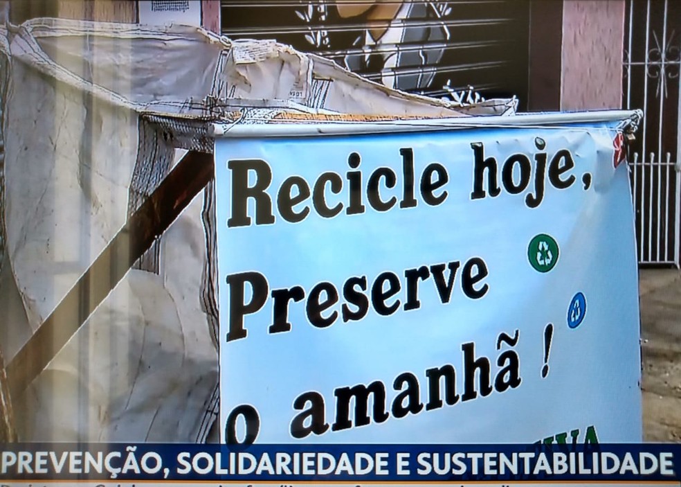 Catadores usam material reciclado para renda durante a pandemia &mdash; Foto: TV Globo/reprodu&ccedil;&atilde;o