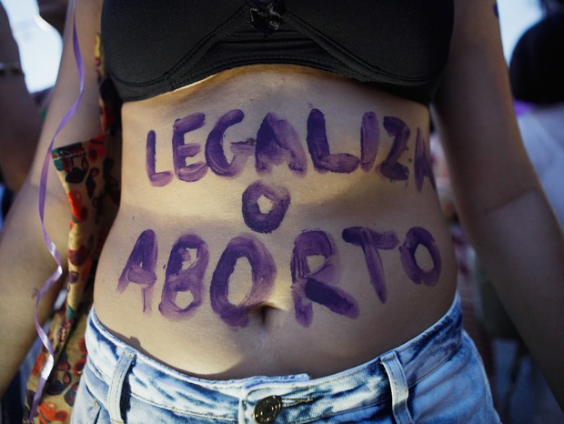 PEC 181 quer criminalizar aborto em caso de estupro, gravidez de risco e feto anencéfalo (Foto: Getty)