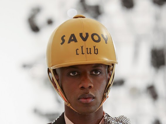 Trata-se de uma celebração ao ano do centenário da Gucci, em que a marca apresenta parte de sua mitologia, com referências ao Savoy Club (Foto: Divulgação)