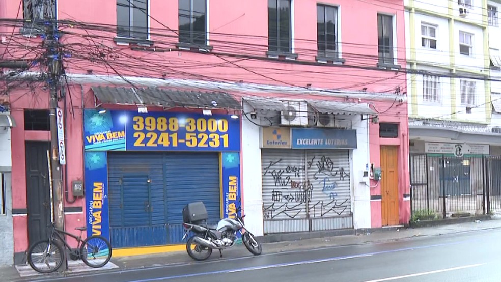 Farmácia furtada no Engenho Novo — Foto: Reprodução/TV Globo