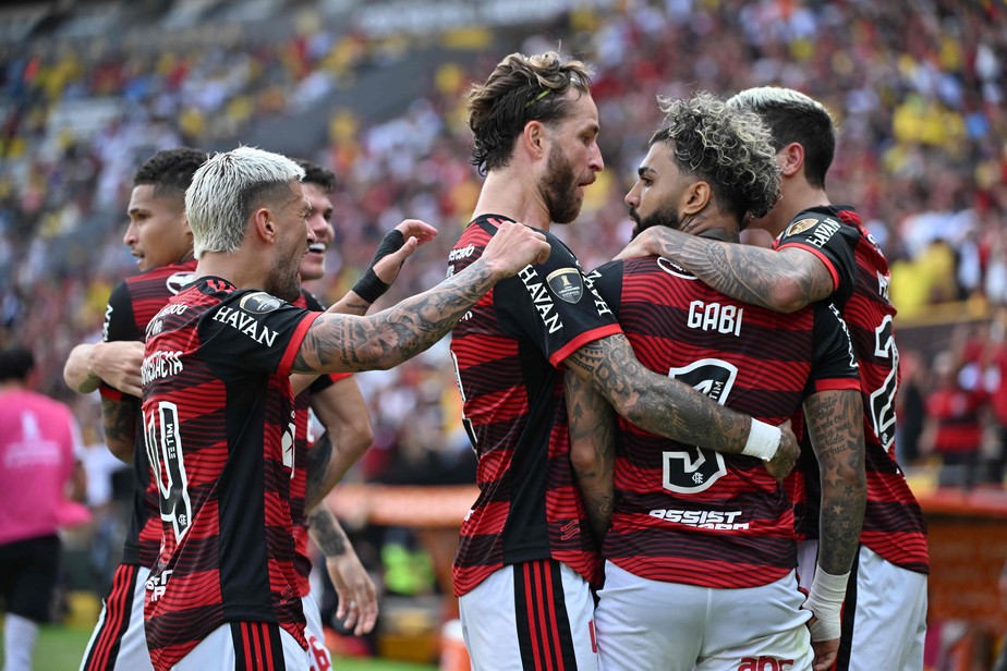 Jogadores do Flamengo comemoram gol de Gabigol