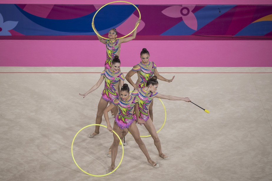 Conjunto do Brasil comete falhas, vê hexa escapar, mas fatura o bronze na ginástica rítmica do Pan