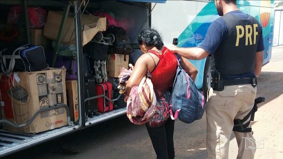 Mulher de 27 anos não revelou o nome da pessoa que a contratou para fazer o transporte da droga. (Foto: Reprodução/TV Mirante)