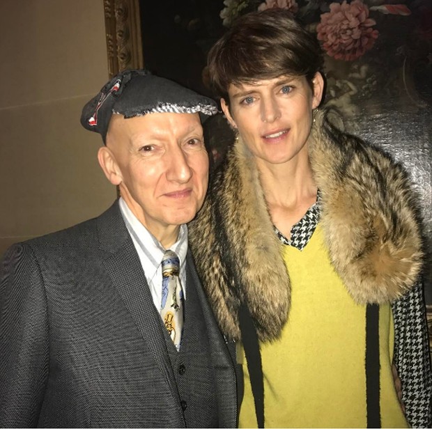 Stella Tennant from the Cavendish clan and a famous model, with milliner Stephen Jones. Stella's exquisite taste in clothes is shown in the Chatsworth exhibition and its Rizzoli book. (Foto: @suzymenkesvogue)