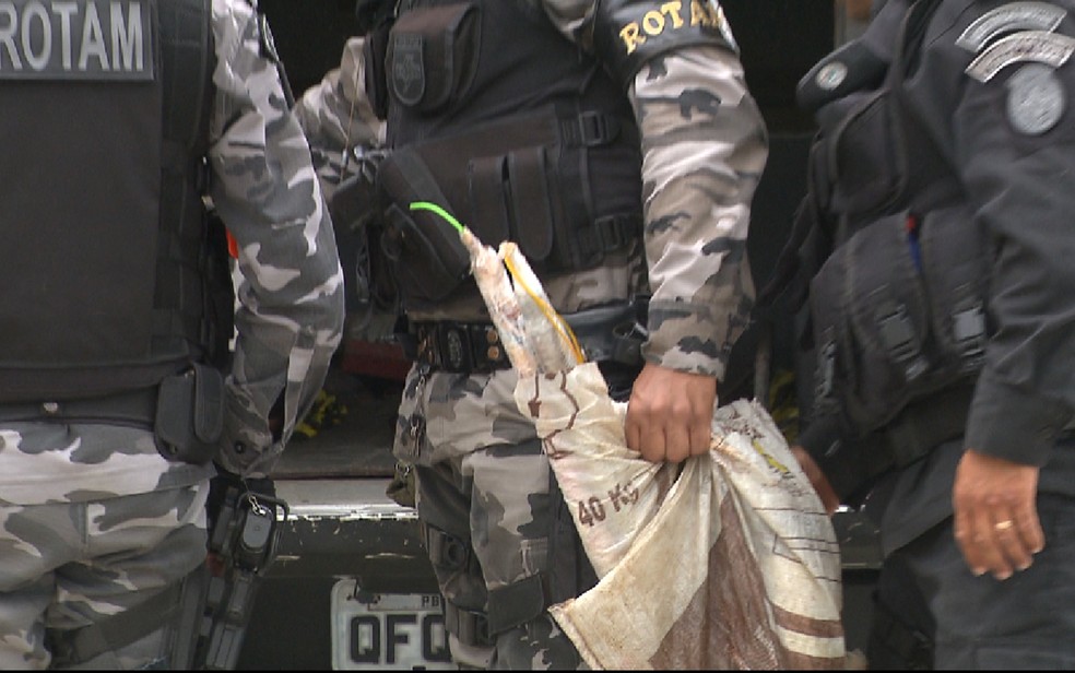 Segundo o Gate, dinamites eram suficientes para explodir um quarteirÃ£o inteiro (Foto: ReproduÃ§Ã£o/TV ParaÃ­ba)
