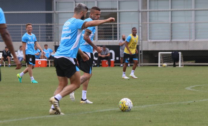 Pode desfalcar? Geromel fica fora de último treino e pode virar dúvida