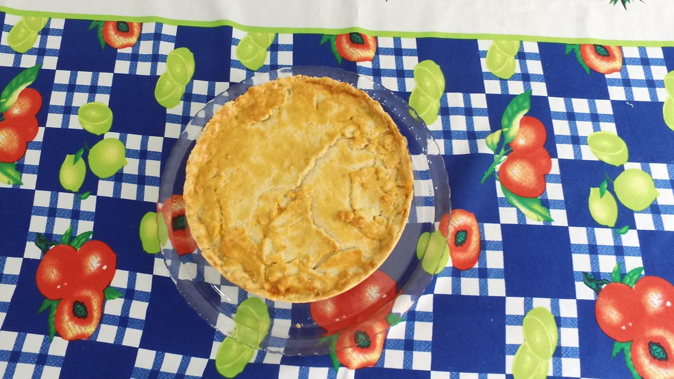 Requeijão dá toque cremoso em recheio de Empadão de Frango — Foto: Kaito Lomartire/TV Fronteira