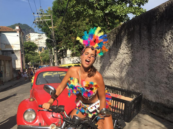 Alix Duvernoy começou a folia de sábado no bloco Carnageralda, no Rio de Janeiro (Foto: Instagram/Reprodução)