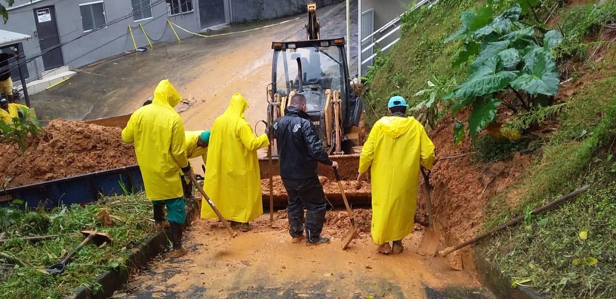 Com previsão de mais chuva, Defesa Civil em Petrópolis reforça estágio de  alerta | Região Serrana | G1