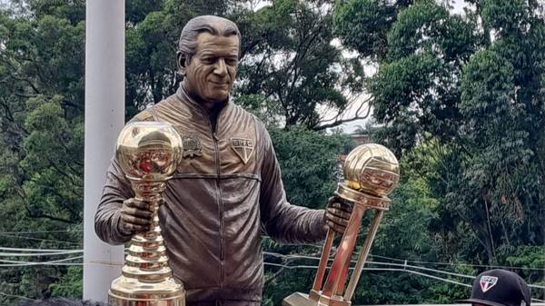DE ARREPIAR! São paulo recria voz de Telê Santana em mensagem para jogo da Libertadores