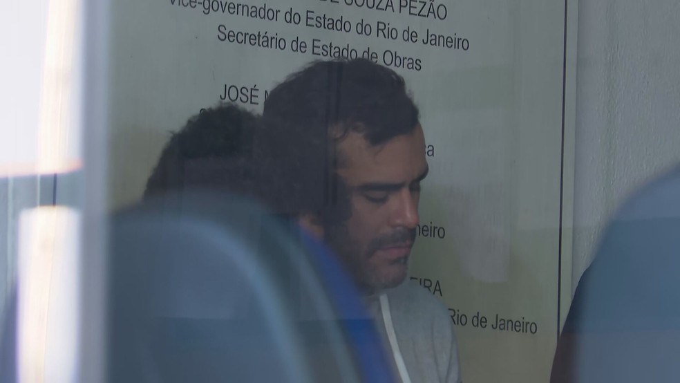 O professor de inglês e influenciador digital Felipe Coelho no IML — Foto: Reprodução TV Globo