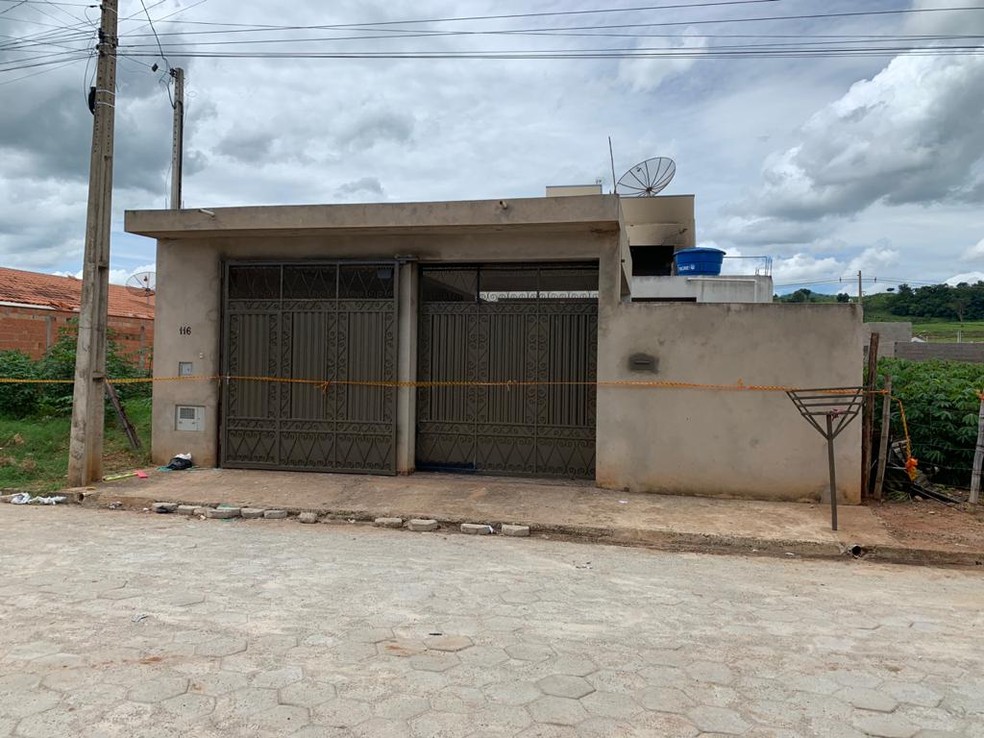 A fachada da residência em Fartura foi interditada após a explosão — Foto: Ayrton Salles Júnior/TV TEM
