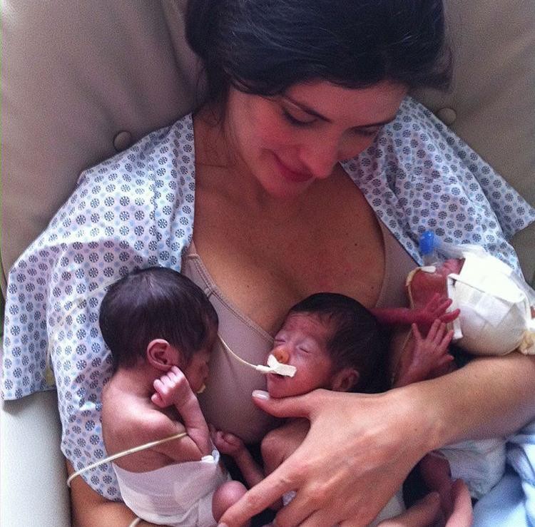 Isabella Fiorentino com o filhos trigêmeos (Foto: Instagram/ Reprodução)