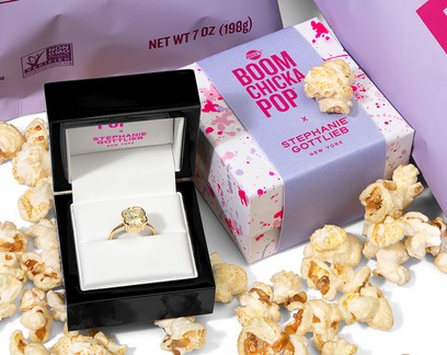 Designer cria anel de diamante em formato de pipoca que custa US$ 50 mil