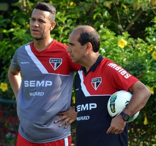 Souza volta a treinar com o grupo e deve atuar contra o CSA