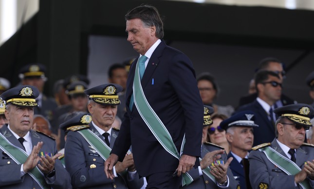 Bolsonaro participa de cerimônia do Dia do Exército, em Brasília, no último dia 19