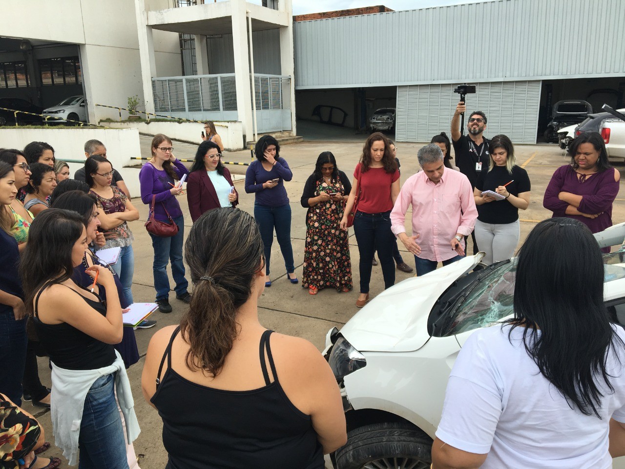 Mecânica para mulheres: aula gratuita no DF ensina desde trocar pneu até reconhecer 'barulhos estranhos' no carro