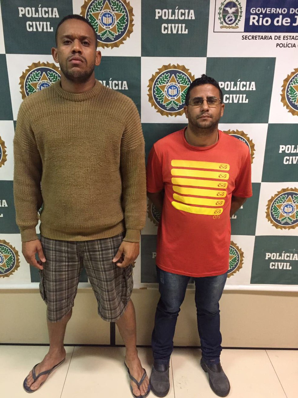 Caio Estevam e Aldomir Bessa foram presos em ação contra o roubo de cargas no Rio. (Foto: Henrique Coelho/ G1)