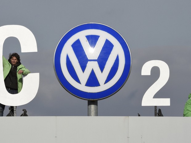 Volkswagen admitiu irregularidades na emissão de CO2 (Foto: REUTERS/Fabian Bimmer)