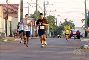 Corredores participam da 6ª Mini Maratona em Palmas (Foto: Reprodução/TV Anhanguera)