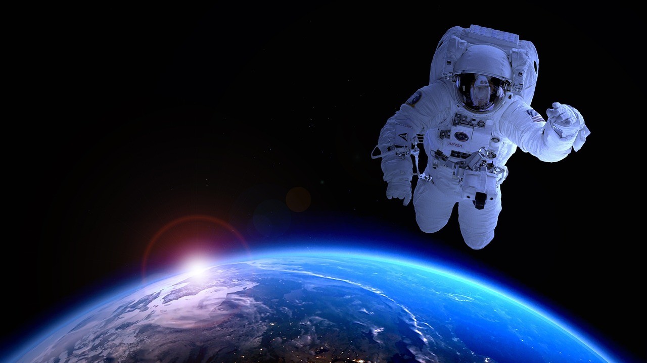 Golpistas enganaram mulher pedindo que ela pagasse para astronauta voltar à Terra (Foto: PIRO4D/Pixabay)