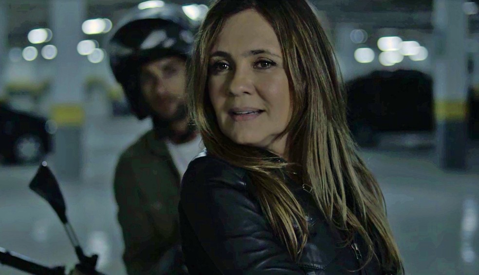 Laureta debocha de Du Love e atira — Foto: TV Globo