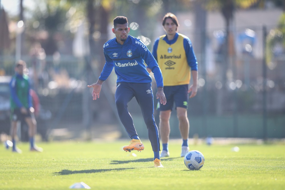 Grêmio inicia contatos e negocia renovação de contrato com Rodrigues