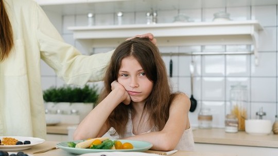 Alimentação infantil: seu filho não quer comer? Veja 4 motivos que podem estar por trás desse (mau) hábito