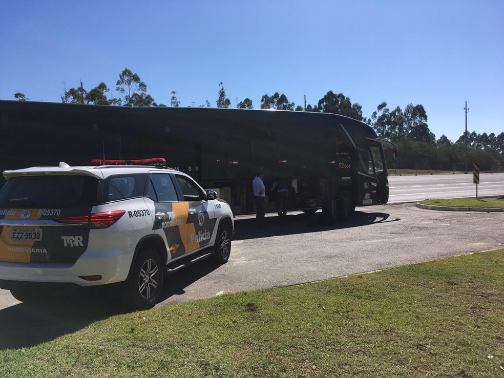 Droga foi encontrada em bagagem de passageira de ônibus, em Porangaba (SP) — Foto: SSP/Divulgação