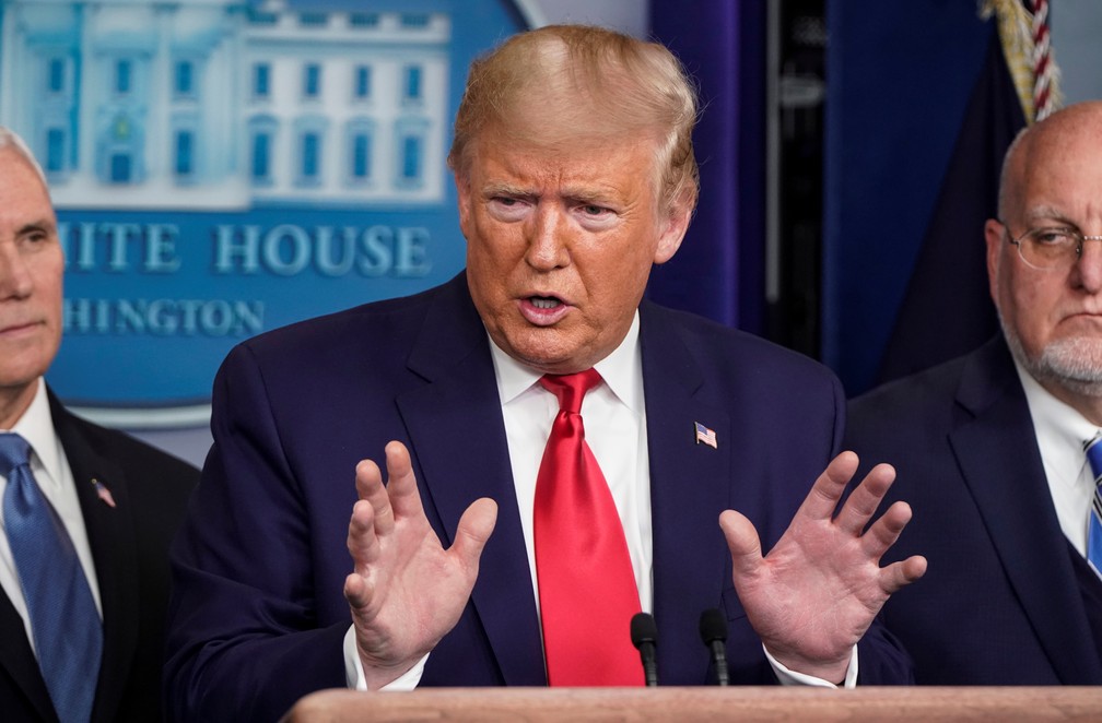 Trump dá entrevista para falar sobre 1ª morte por coronavírus nos EUA — Foto: REUTERS/Joshua Roberts